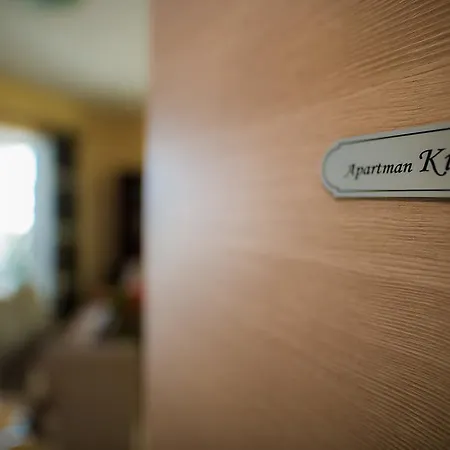 Kike Apartment Split